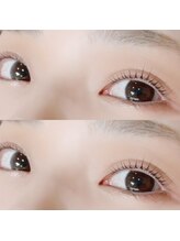 デカ目効果抜群！上下まつげパーマで白目の見える範囲を広げ、目元の縦幅と存在感をしっかり強調♪