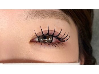 エム(M)の写真/持続力1.5倍アップのLEDエクステ導入サロンで可愛い目元へ！洗顔もすぐOK♪