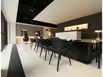 ゴールド(GOLD)/施術後はドリンクサービス有!