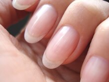 ネイルカンパニーの雰囲気（薄く弱った爪を優しく保護しながら普段も割れずに過ごせる！）