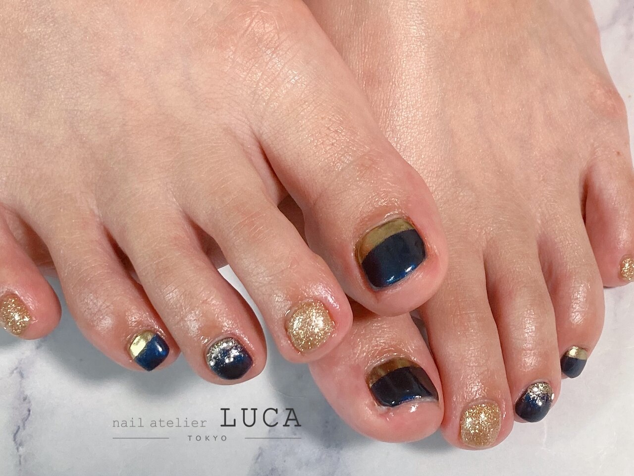 フットミラー 2026年冬トレンド】ミラーフレンチ フットのネイルデザイン集｜人気順