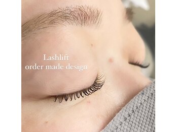 ロコラッシュ 新宿東口店/まつげパーマ/パリジェンヌ