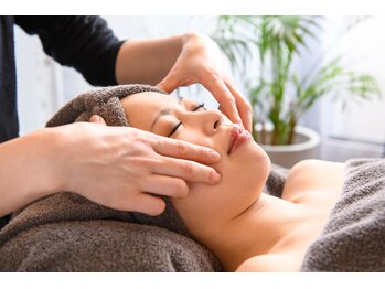 タイシン 高の原店(Taishin)の写真/メイクそのままマスク生活で気になるホウレイ線やフェイシャルラインをすっきり！若い方にも人気♪