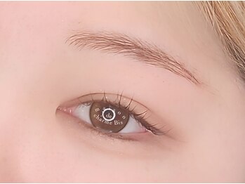 メゾンドシャルムビス(maison de charme Bis)の写真/目元の印象UP☆お似合いのデザインを一緒に見つけて垢抜け眉を手に入れましょう♪