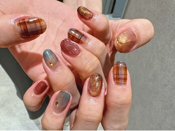 シー(Shhh...)/秋色ニュアンスチェックネイル