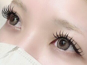 ステラ バイ セブンルックス 大宮東口店(Stella by7LOOKS)の写真/大人気！韓国風束感×うるうるEYE☆パーマよりもお目元がはっきりとした印象を作るなら当店のマツエクが◎