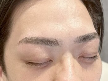 エヌドットアイラッシュアイブロウ(N.eyelash/eyeblow)の写真/眉の形のお悩みに!左右バランスを取りWAXで眉まわりもすっきり☆カット・間引きで微調整。男性のお客様も◎
