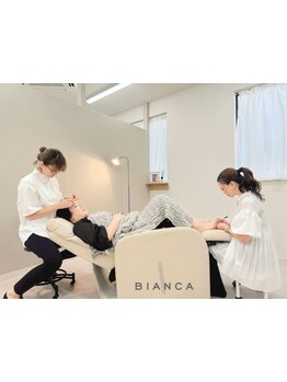 ネイル・アイメニューの同時施術が可能