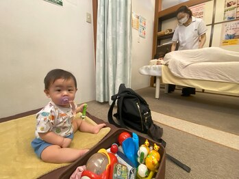 子育てママの整体サロン/施術中のお子様の様子