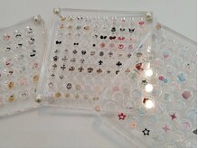 どんなネイルにも対応可？！1000種以上のネイルパーツ！