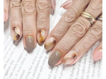 べっこう風ネイル