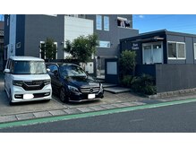 駐車場2台完備しております。お写真のようにお停めください