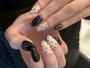 ジュエル(Jewel.)/黒ドットネイル