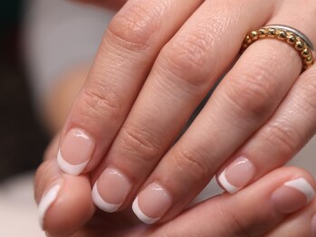 クロ(KURO)/王道フレンチ/柳津ネイルサロン