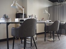 エクレ(ecle)の雰囲気（“シンプルで落ち着く店内でワンランク上のデザインを”）