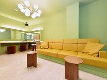 席を多数ご用意、予約も取りやすくハンドフット同時施術も対応♪