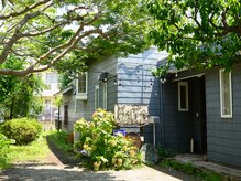 マヒナラボ 湘南(Mahina.lab)の雰囲気（閑静な住宅街に佇む自然いっぱいの古民家サロン）