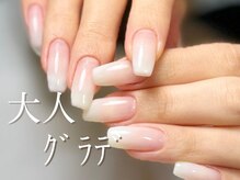 ネイルサロン クランベリー(Cranberry)/白グラデーション