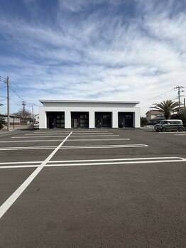 ハイク バイ ジェン 太田店(HIKE by gen.)/店舗前に広々駐車場完備！