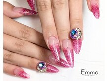 エマ(Emma)の雰囲気（フラッシュ入りのスカルプチャーネイルは特別な日をより華やかに）