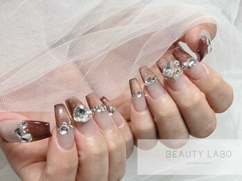 ビューティーラボ 美章園店(Beauty Labo)の写真/指先にキレイに美フォルムが叶う長さ出し¥6000～♪プラス¥1100でお爪を削らないパラジェルへの変更も可能◎