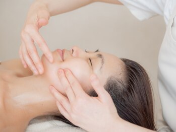 コーラルライト(Corallite)の写真/シュッとした小顔でお顔の第一印象UP♪熟練のハンド技で表情筋の奥深くまで徹底アプローチ!