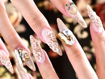 ネイルサロン ラグジュアリー 西梅田店(LUXURY)の写真/【スカルプLUXURY特別デザインコース◇¥12900】大切な日には指先も特別に☆華やかに彩るデザインを演出♪