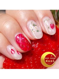 繊細アートのいちごネイル！