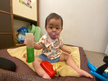 子育てママの整体サロン/施術中のお子様の様子
