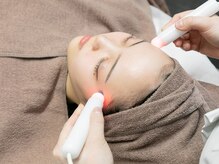 「イーフェニックス」で本格目元美容を体験を致します