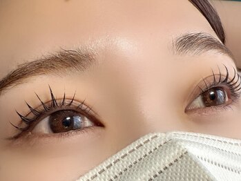 バラーダ バイ ジェニック(Ballada by GENIC)の写真/主張しすぎないナチュラル仕上げがお好きな方必見!オーダーメイドデザインで美しいまつげに♪