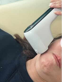 total beauty salon KiKiの写真/二重あご・顎のもたつき撃退!!フェイスラインのゆるみにアプローチし、美しい横顔へ