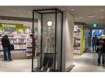 ラモアナ 京橋店(lamoana)/3COINSさんまで進みます。