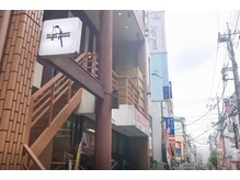 サインポスト 志木店(sign post)の雰囲気（こちらの三上ビル2Fが当店です。フォトで道案内を掲載しています）