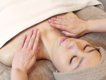 アンシャンテ(En chan te)/【4】デコルテマッサージ