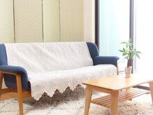 【カウンセリングルーム】吹き抜けの開放感あるお部屋です