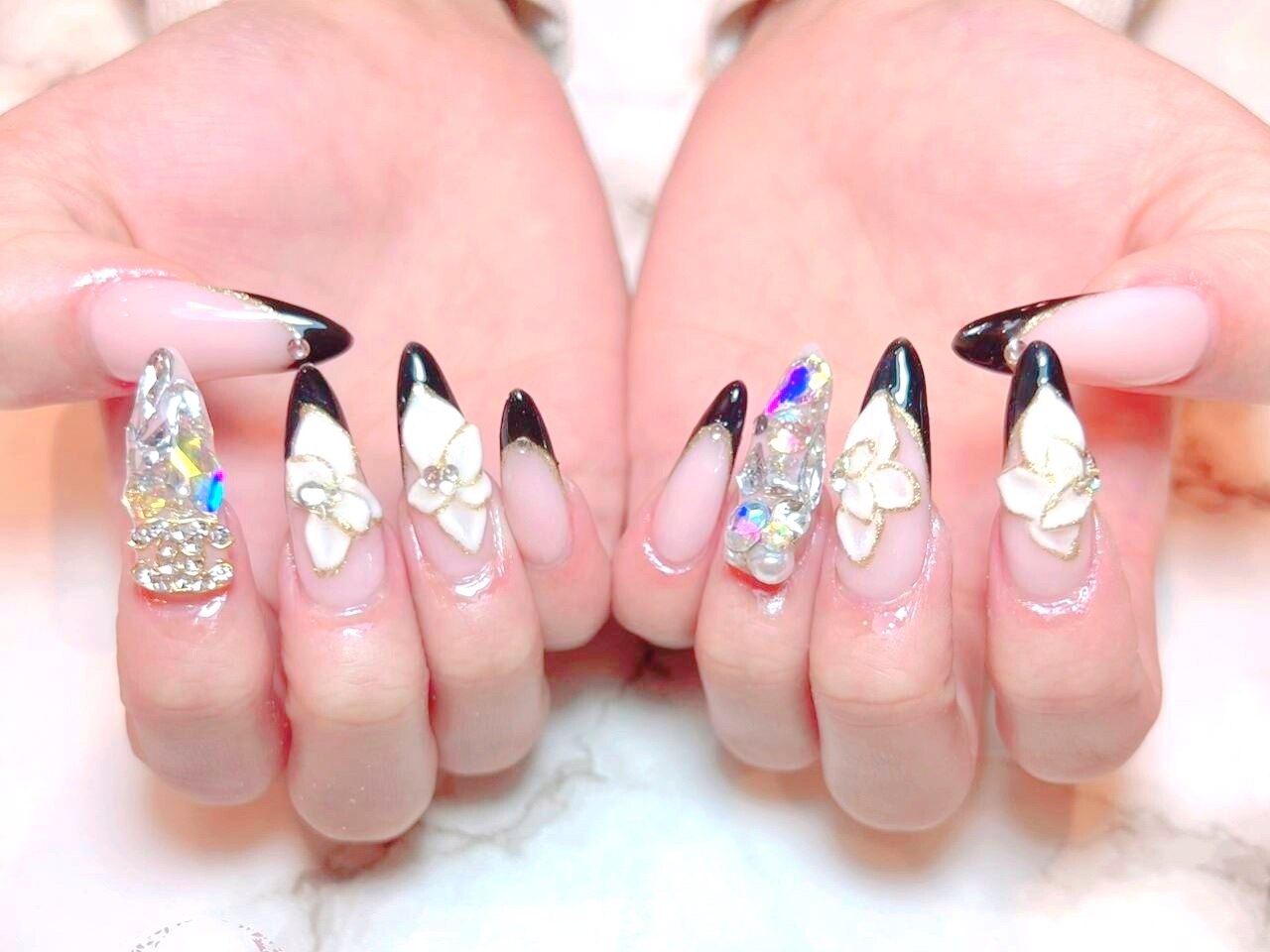 2025年秋トレンド】ホワイト スーパーロングのネイルデザイン集