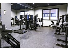 MFC GYM YOU’phoria　千種/パーソナルトレーニングジム/ダイエット/姿勢改善の雰囲気（機能改善や関節可動域UPを目的としたコンディショニングエリア）