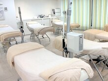 シーボン 海老名店の雰囲気（明るく広々とした開放的なサロン空間。初めての方も通いやすい）