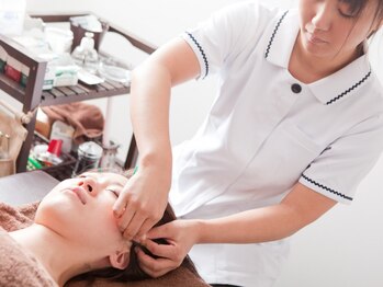 おれんじ鍼灸院の写真/【船橋駅3分/スタッフ全員女性の鍼灸院】都度払い制!顔のむくみ・たるみ・しわケア/小顔に導く美容鍼＆灸