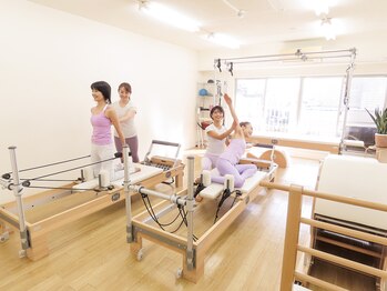 ピラティス アン ローズ(Pilates en Rose)/落ち着いたマシン専門スタジオ