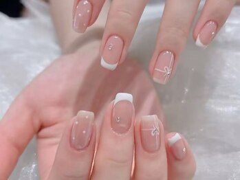 Yuzuna Nail Salon 池袋東口店【パラジェル/フィルイン/長さだし/フットネイル】の写真/【オフィスにも◎】パラジェルで傷みにくい指先へ！上品で大人可愛いシンプルネイルが人気の実力派サロン