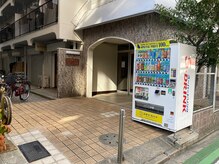 ロムタイの雰囲気（マンション入り口。１階奥には「GLIM HAIR」さんがあります）