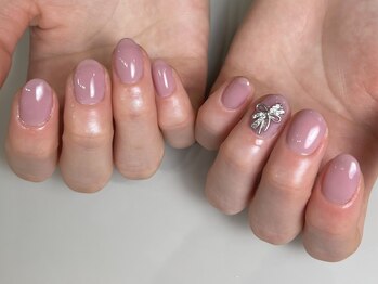 ラフィーナ(RAFFINA)/ワンカラー×ビジューネイル