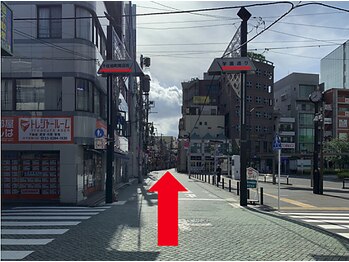 北千住らっく鍼灸治療院/直進です