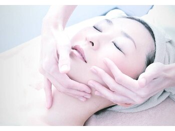 エイジレススパ ハクタ 西宮店の写真/【美白に導く集中ケア◎】気になる色ムラ・くすみをケア。クリアで明るい肌へ。
