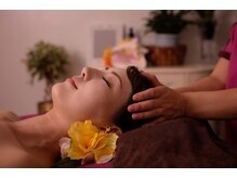 金キラおーちゃんと龍みゆきの予約は098-866-3618(アクア沖縄)