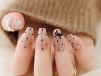 ヴァンネイル(VINGT NAIL nail&eye beauty)/透け感ドットの大人かわいい