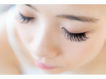 アリナラッシュ(ARINA LASH)の写真/【人気No.1メニュー】ボリュームを最大限出したい方はLEDダブルフラットがオススメ◎目元のお悩み解消☆