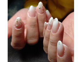 白グラデーションネイル♪